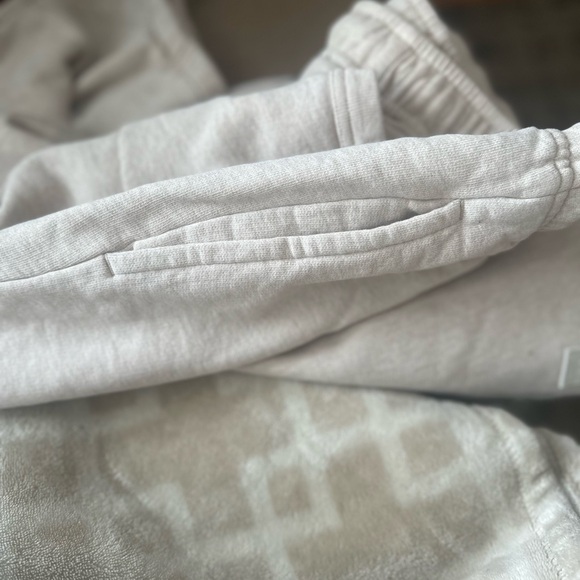 Xs light cream Jogger Pants in excellent condition - Picture 7 of 13